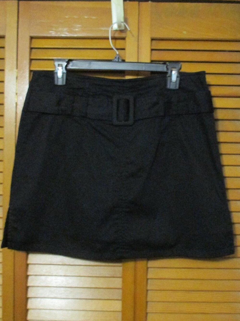 Bamboo Traders black skort zips up some stretch decorative belt size 10